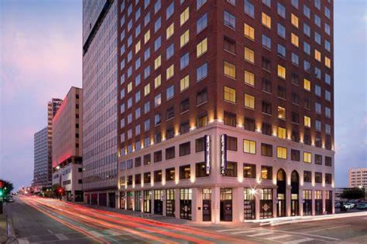 Hampton Inn &amp; Suites Dallas Downtown: A Premier Stay in the Heart of the City